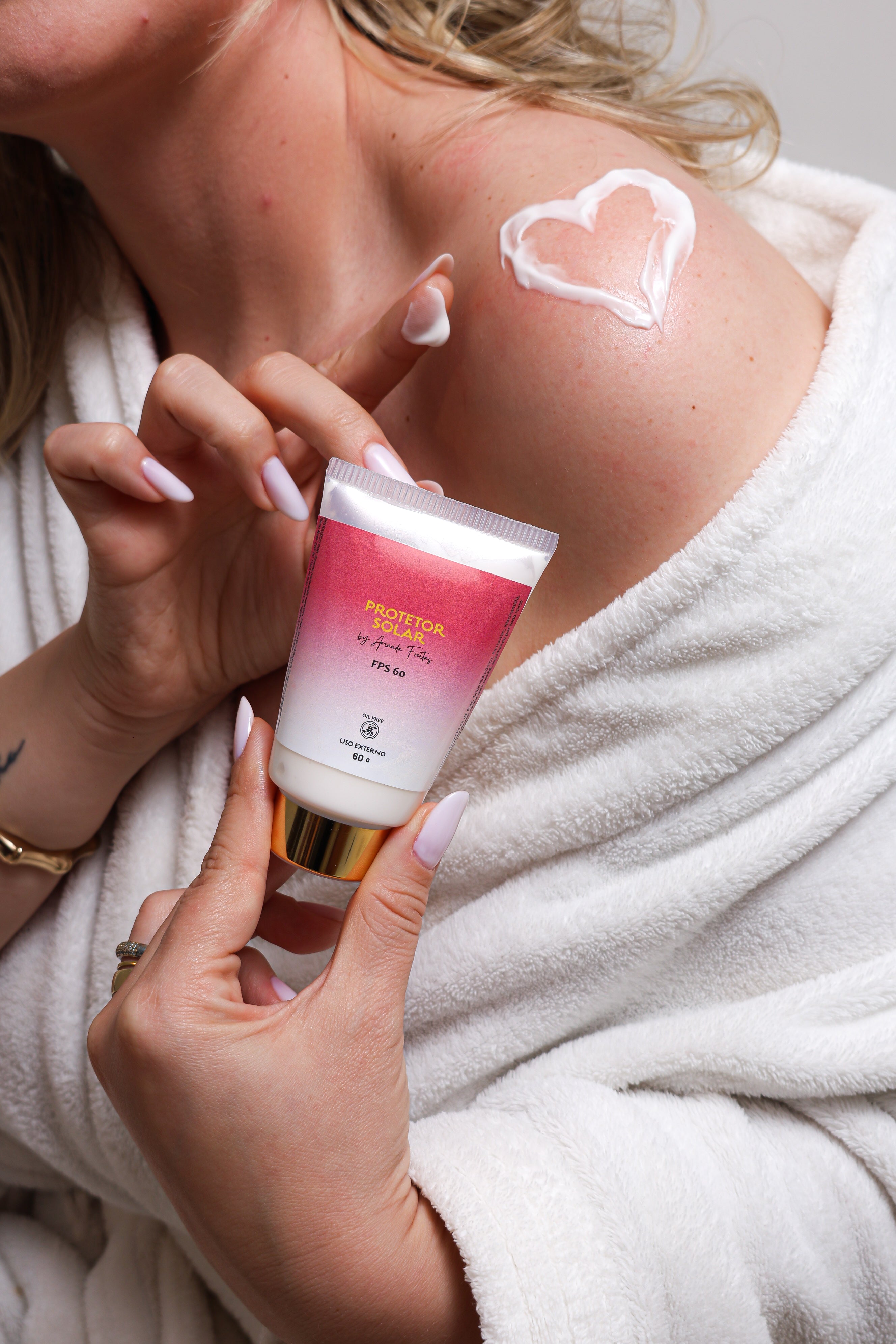 PROTETOR SOLAR BY AMANDA FREITAS