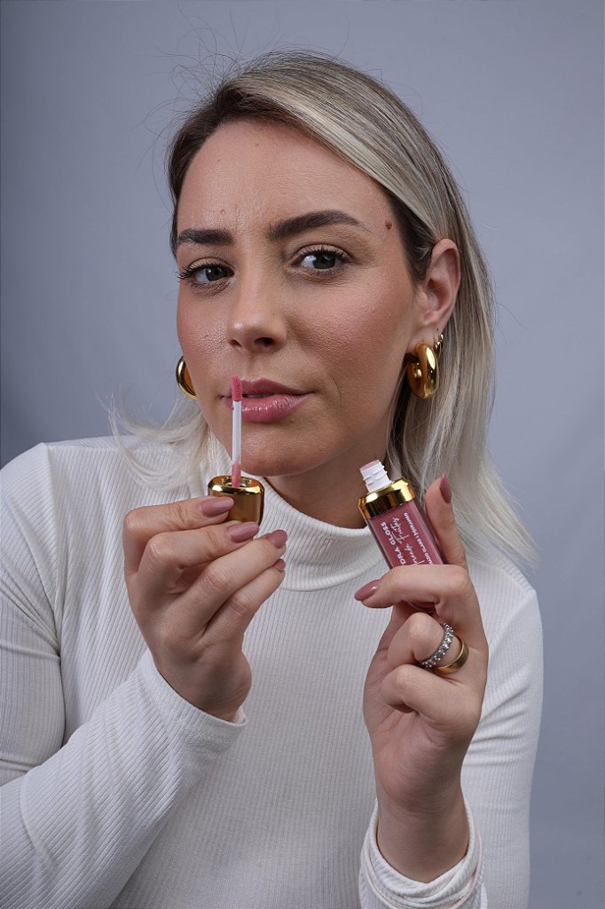 GLOSS LABIAL I by Amanda Freitas